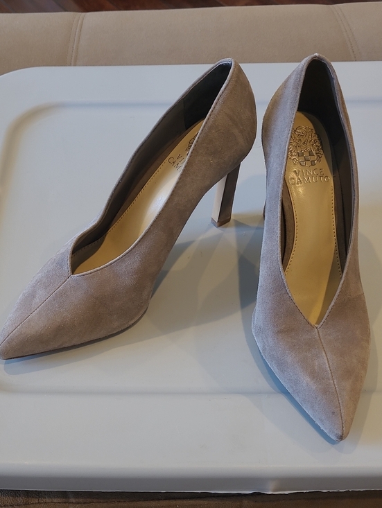 Vince Camuto Shoes - Vince Camuto Gray Suede Pump Heels Size 8